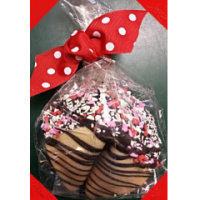 Valentine\'s Day Chocolate Covered Oreos