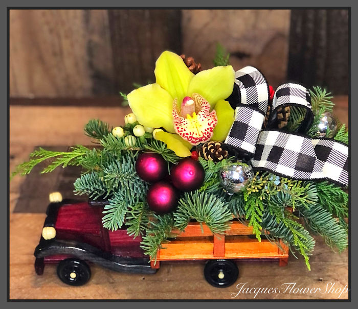 JQ Antique Truck Centerpiece